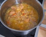Une image de l'étape 2 de Mijoté de poulet curry et raisin sec.