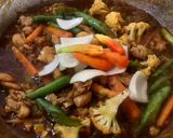 Foto langkah ke 4 dari resep Gai Pad Nam Prik Pao (Thai Chili Paste Chicken Stir Fry) 🇹🇭.