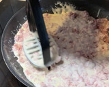 Foto del paso 2 de la receta: Lasaña cremosa de salchichas frescas deconstruidas