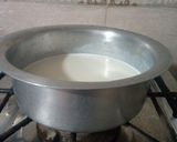 A picture of step 3 of Powdered Milk Tea.