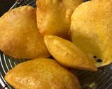 A picture of step 5 of Aloo ke pakorey.