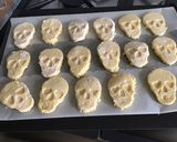 Une image de l'étape 6 de Galettes de maïs « crânes » au parmesan et origan.