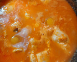Foto del paso 5 de la receta: Filetes de merluza en salsa de pimientos de piquillo con huevo