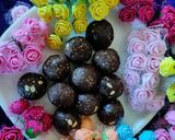 A picture of step 6 of Millet ladoo nachni with chocolate.