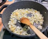 Une image de l'étape 7 de Dahl au curry jaune, légumes, cajous et gingembre au lait de coco.