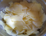 Foto del paso 1 de la receta: Sopa de hojas de puerro (parte verde) con patata