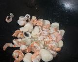 Foto langkah ke 1 dari resep Nasi Goreng Seafood.