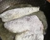 Foto del paso 2 de la receta: Brótola a la Meunière con crema de limón y papas saborizadas