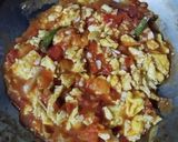 Foto langkah ke 4 dari resep Tumis Telur Tomat.