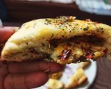 चीज गार्लिक ब्रेड(डोमिनोज स्टाइल) (cheese Garlic bread /Dominos style recipe in Hindi) रेसिपी चरण 4 फोटो