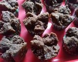 Foto langkah ke 7 dari resep Bolu kukus coklat eggless.