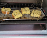 Foto del paso 3 de la receta: Mini torrijas al horno con aguacate