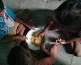 Foto langkah ke 2 dari resep Bolu Pisang Santan Kukus.