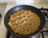 Foto del passaggio 7 della ricetta Fusilloni con mazzancolle, datterini gialli, pesto di basilico e San Daniele croccante