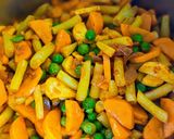 🌲 Téli zöldségleves- zöldbabbal, borsóval ❄️ recept fázis 3 fotója
