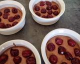 Une image de l'étape 5 de °Moelleux tiède chocolat-griottes°.