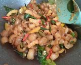 Foto langkah ke 5 dari resep Oseng Kikil Pedas Manis.