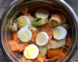 Gambar langkah 7 resipi Salad telur bunga.