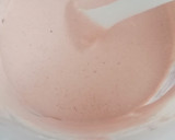 Foto del paso 2 de la receta: Polos de cereza cubiertos de chocolate (helado)