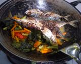 Foto langkah ke 4 dari resep Ikan Goreng Bumbu Acar Kuning.