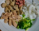 Foto langkah ke 2 dari resep Seblak Sosis Baso.