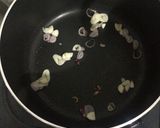 Foto langkah ke 3 dari resep Tumis bayam bening.