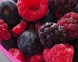 Foto del paso 1 de la receta: Galletitas de frutos rojos con chocolate