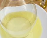 A picture of step 1 of Gin and Tonic with Extra Virgin Olive Oil and sugar-rimmed glasses.