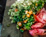 Foto langkah ke 1 dari resep Tumis ikan pari asap.