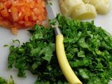 आलू पालक भाजी (aloo palak bhaji recipe in marathi)