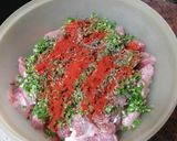 Foto del paso 1 de la receta: Carne de cochino en adobo con papas arrugas