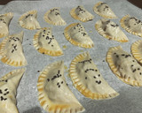 Foto del paso 3 de la receta: Empanadillas de carne y tomate al horno