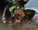 Foto langkah ke 5 dari resep Seblak Mie Baso Telur.