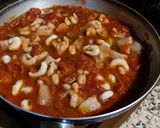 Foto del passaggio 4 della ricetta Mezze penne con pesce spada, gamberetti e fagioli