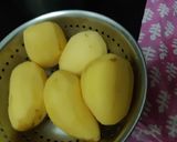 A picture of step 1 of Non fried potato chips.