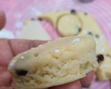 Gambar langkah 5 resipi Raisins scones.