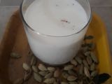 ઠંડું ઇલાયચી દૂધ (Chilled Elaichi Milk Recipe In Gujarati)