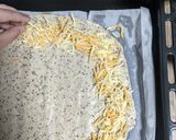 Foto del paso 7 de la receta: Pizza con bordes de queso y masa de semillas