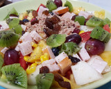 Foto del paso 1 de la receta: Ensalada de pavo y atún con melón, kiwi, tomate y piña