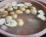 Hình bước làm 1 của món Bún gà nấm tóp mỡ
