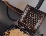 A picture of step 5 of Besan toast/sandwitch.