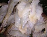 Foto langkah ke 1 dari resep Udang goreng tepung breadcrumbs.