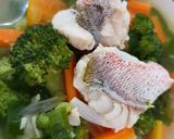Foto langkah ke 3 dari resep Sayuran Kuah Bening Ikan Ekor Kuning Fillet (untuk anak 2+).