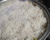 A picture of step 3 of Singaporean rice.