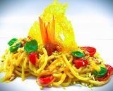 Foto del passaggio 7 della ricetta Spaghettoni con Triglia, Crema di Peperoni Piccante e Datterini Confit