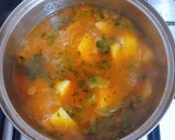 Foto del paso 5 de la receta: Guiso de patatas mantecosas con ajos, cebolla y pimiento verde