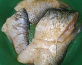 Foto langkah ke 1 dari resep 18. Ikan mas bumbu kecap.