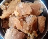 A picture of step 5 of Peanut chikki.