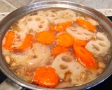 Hình bước làm 2 của món Canh Củ Sen Táo Đỏ