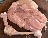 รูปขั้นตอนการทำที่ 1 ของ ไก่ต้มแบบซูวีราดซอสซีอิ๊วจีน
